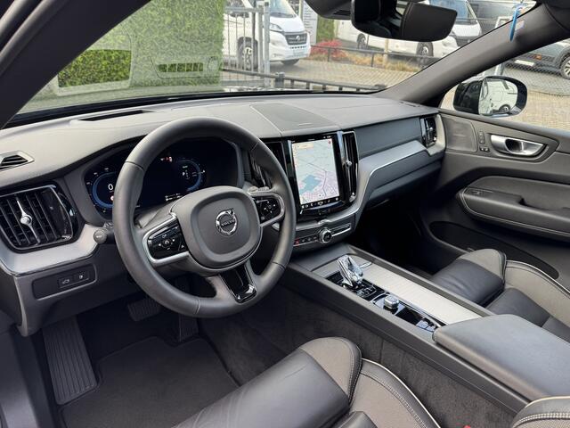 Volvo XC60 2.0 T6 Plug-in hybrid AWD Ultimate Black Edition **Bomvol/EL.Trekhaak/Harman & Kardon/Full Memory/EL. Achterklep/Full Black Pakket/21"/Lederen Interieur/Safety Pack**