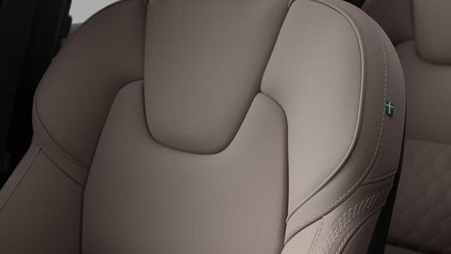 Volvo XC60 2.0 T6 Plug-in hybrid AWD Essential | Verwacht Nov. 2025 | Stoel/Stuurverwarming | Adaptieve Cruise Control | Google Infotainment | Dodehoekwaarschuwing | Donker Getint Glas |