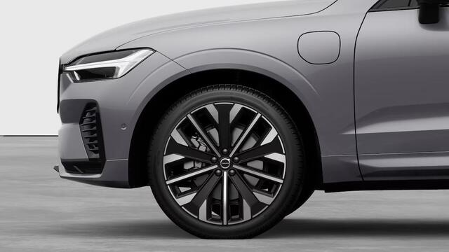 Volvo XC60 2.0 T6 Plug-in hybrid AWD Plus Dark | Verwacht Dec. 2025 | 21" Lichtmetalen Wielen | Head-Up Display | Schuif/Kantel Panoramadak | 360º Camera | Donker Getint Glas |