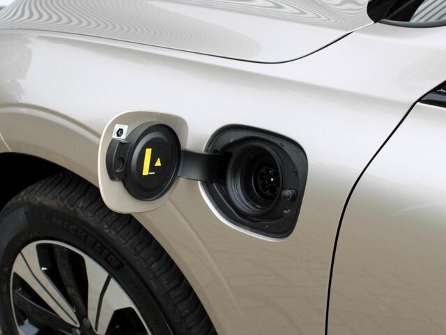 Volvo XC60 2.0 T6 Plug-in hybrid AWD Plus Dark Automaat / Panoramadak / Trekhaak / 360* camera / All Seasonbanden