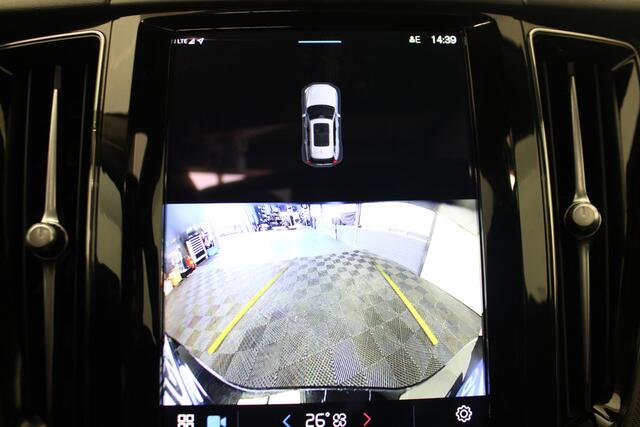 Volvo XC60 2.0 T6 Plug-in hybrid AWD Plus Dark |Pano|