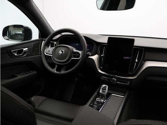 Volvo XC60 2.0 T6 Plug-in hybrid AWD Plus Black Edition / Panoramadak elektrisch / Sportstoelen elektrisch / Lederen bekleding / Stoelverwarming voor + achter / Harman Kardon Audio / Stuurverwarming / Google services