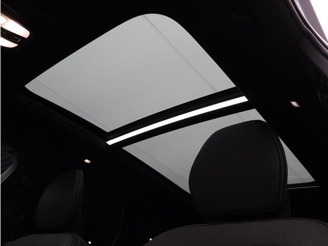 Volvo XC60 2.0 T6 Plug-in hybrid AWD Plus Black Edition / Panoramadak elektrisch / Sportstoelen elektrisch / Lederen bekleding / Stoelverwarming voor + achter / Harman Kardon Audio / Stuurverwarming / Google services