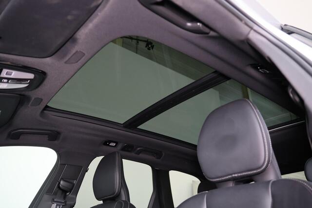 Volvo XC60 T6 Recharge AWD R-Design - Panorama/schuifdak - IntelliSafe Assist & Surround - Harman/Kardon audio - Adaptieve LED koplampen - Parkeercamera achter - Verwarmde voorstoelen & stuur - Parkeersensoren voor & achter - Elektr. bedienb. voorstoelen met geheuge