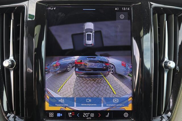 Volvo XC60 T6 Recharge AWD R-Design - Panorama/schuifdak - IntelliSafe Assist & Surround - Harman/Kardon audio - Adaptieve LED koplampen - Parkeercamera achter - Verwarmde voorstoelen & stuur - Parkeersensoren voor & achter - Elektr. bedienb. voorstoelen met geheuge