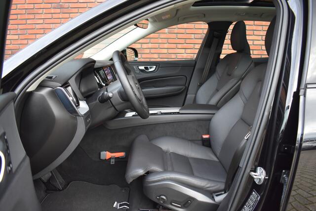 Volvo XC60 T6 350PK Plug-in hybrid AWD Plus Dark | 360 Camera | Trekhaak |