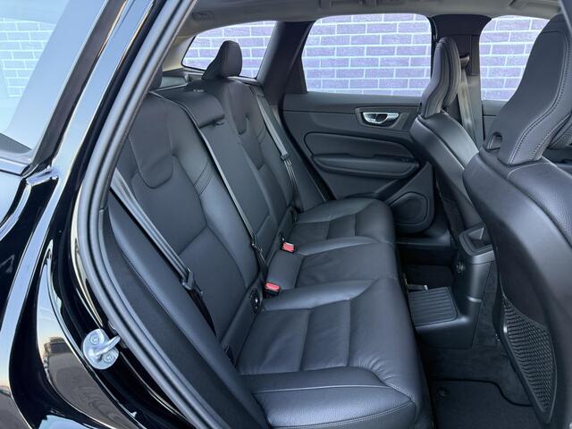 Volvo XC60 2.0 T6 Plug-in hybrid AWD Plus Dark | Adaptive cruise control | 360° camera | Trekhaak | Stoel- en stuurverwarming | Dode hoek detectie BLIS |