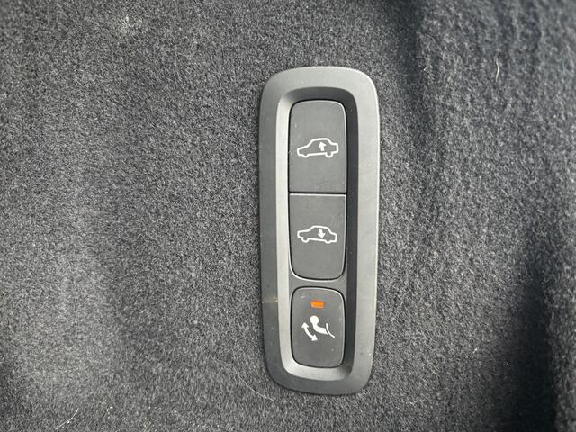 Volvo XC60 2.0 D5 AWD Inscription standkachel/Luchtvering/ 360 camera/ business Connect/ Intellisafe/ Winter/scandinavian line/ trekhaak/ 20 inch/ alarm