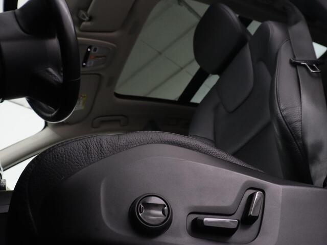 Volvo XC60 2.0 Recharge T6 AWD Inscription | Panoramadak | Trekhaak | Leder | Stoelverwarming | Camera | Carplay | Navigatie | Full LED | Parkeerhulp | Memory | PHEV | Plug In