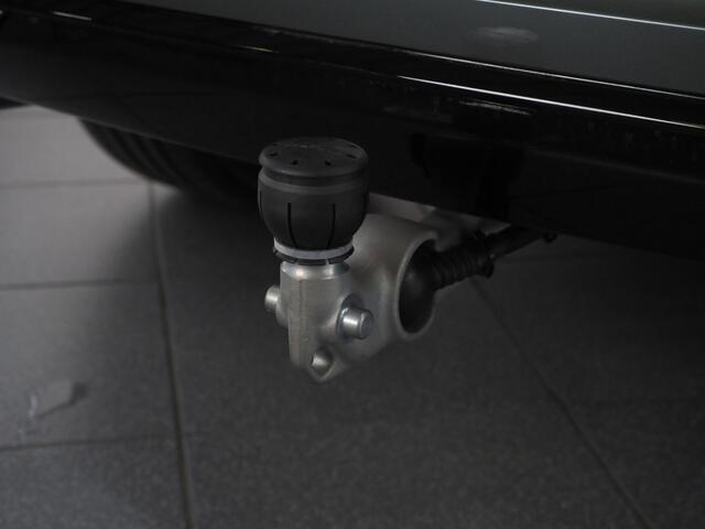 Volvo XC60 2.0 T6 Plug-in hybrid AWD Ultra Dark | Luchtvering | Bowers & Wilkins | Masage Stoelen | Stoelventilatie | Voorstoelen En Achterstoelen Verwarmd | Trekhaak (elektrisch uitklapbaar)