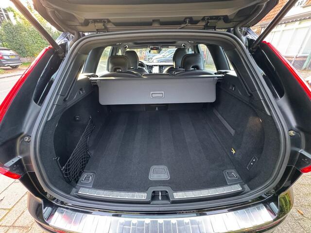 Volvo XC60 T5 R-Design/BTW AutoPilot assist//Panoramadak/IntelliSafe/Camera