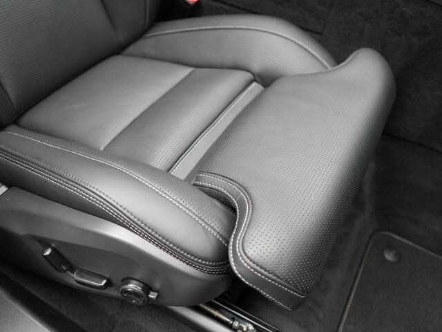 Volvo XC60 T6 Plug in Hybrid LONG RANGE AWD R-Design 350pk Dealer O.H. PHEV | Panodak | 360 Camera | Luxe Lederen Sportstoelen Memory & Ventilatie | 21" L.M | Google Maps | Keyless | Verwarmde Stoelen & Stuur | Virtual |  DAB |