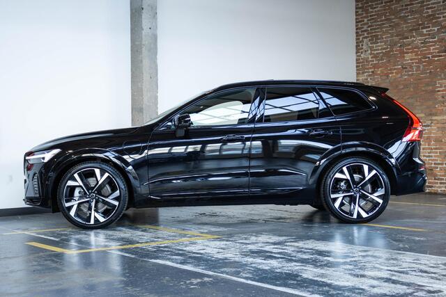 Volvo XC60 T6 Plug-in hybrid AWD Ultra Black Edition | Bowers & Wilkins Premium Audio| Luchtvering | 22" Lichtmetalen velgen | Google infotainment | Stoelverwarming | Stoelventilatie | 360° Parkeercamera | Parkeersensoren voor + achter | Parkeerverwarming