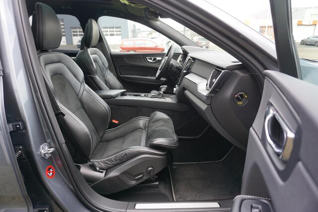 Volvo XC60 2.0 T6 AWD R-Design | Trekhaak | Trekgewicht 2400KG | Luchtvering | 360º Camera | Panorama Schuifdak | HUD | BLIS | Adaptieve Cruise controle | VOL