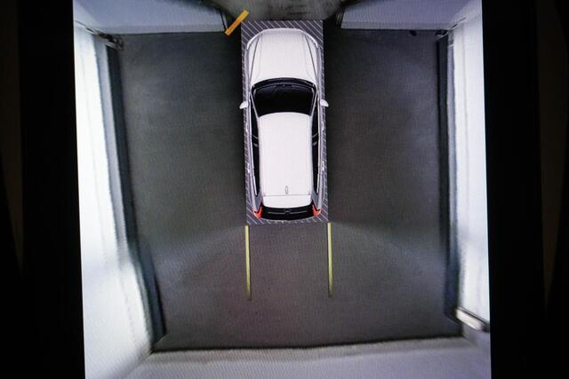 Volvo XC60 2.0 T8 Twin Engine AWD Momentum | BOWER EN WILKINS | LUCHTVERING | PANORAMADAK | HEAD UP | 360 CAMERA | TREKHAAK