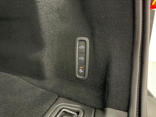 Volvo XC60 T8 455pk AWD Ultra Dark / Facelift / Bowers & Wilkins Audio / Luchtvering / 22'' / Running Boards / El. Trekhaak / Alarm 3 / Forest Lake / Black Pack /