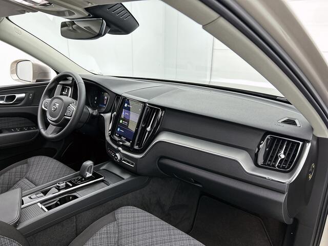 Volvo XC60 2.0 T6 Plug-in hybrid AWD Core Bright Pano, Carplay