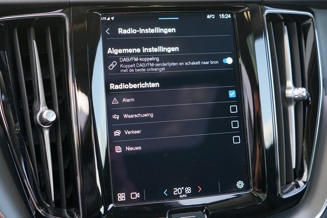 Volvo XC60 2.0 T6 Plug-in hybrid AWD Core Bright Pano, Carplay