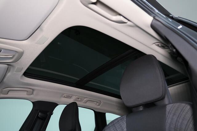 Volvo XC60 T6 Recharge AWD Core Bright - Panorama/schuifdak - IntelliSafe Assist & Surround - Adaptieve LED koplampen - Parkeercamera achter - Verwarmde voorstoelen, stuur & achterbank - Parkeersensoren voor & achter - Draadloze tel. lader - 18' LMV