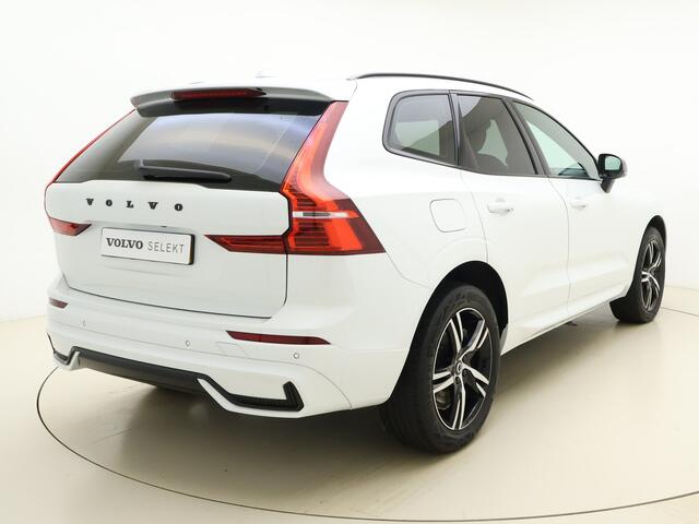 Volvo XC60 B5 251pk R-Design / Head-Up / Panoramadak / Harman&Kardon Audio / Black Pack / Elektr. Stoelen / Elektr. Trekhaak / Noodreservewiel / Stoel + Stuurw. Verwarming / 4 - Zone Climate / Achterb. Verwarming /
