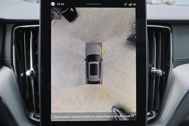 Volvo XC60 T6 Recharge AWD Ultra Black Edition - Panorama/schuifdak - IntelliSafe Assist & Surround - 360º Camera - Harman/Kardon audio - Adaptieve LED koplampen - Verwarmde voorstoelen, stuur & achterbank - Parkeersensoren voor & achter - Elektr. bedienb. voorstoel