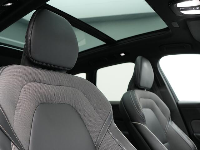 Volvo XC60 T6 AWD Ultimate Dark Long Range Plug In Hybrid 350pk Dealer O.H. PHEV | Panodak | Adaptive Cruise | Head Up | 360 Camera | Lederen Sportstoelen Memory & Verwarmd | 21"L.M | Google Assistent | Stuur Verwarmd | DAB |