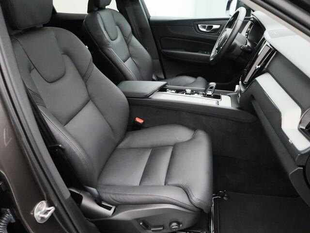 Volvo XC60 2.0 T6 Plug-in hybrid AWD Plus Dark Long Range | PANO | 360° | ADAPTIVE | H&K | MEMORY | TREKHAAK | STOEL- EN STUURVERW.