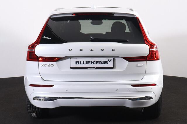 Volvo XC60 T6 Recharge AWD Core Bright - Panorama/schuifdak - IntelliSafe Assist - Harman/Kardon audio - Adaptieve LED koplampen - Parkeercamera achter - Verwarmde voorstoelen & stuur - Parkeersensoren voor & achter - Draadloze tel. lader - Extra getint glas - Elekt
