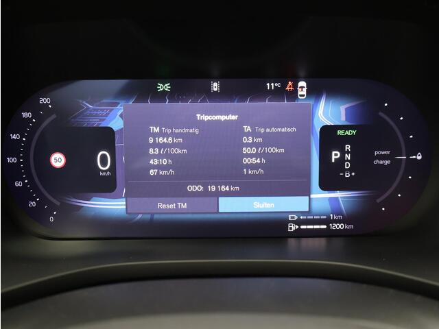 Volvo XC60 2.0 T6 Plug-in hybrid AWD Ultra Dark / Facelift / Trekhaak / Head up displ. / 360 camera / Pan. dak / Stoel+stuur+achterbankverwarming