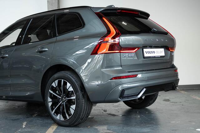 Volvo XC60 T6 Plug-in hybrid AWD Plus Dark | Harman Kardon Premium Audio | Blond Lederen Bekleding | Nieuw Model | 20'' Lichtmetalen Velgen | Head-Up Display | Panoramadak | 360° Parkeercamera | Parkeersensoren voor + achter