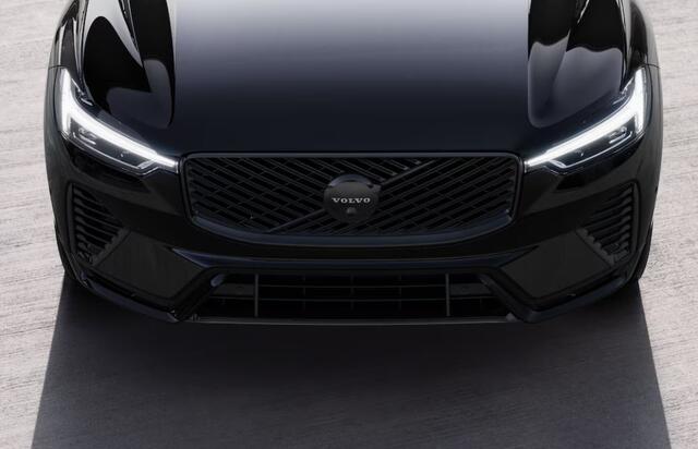 Volvo XC60 2.0 T6 Plug-in hybrid AWD Plus Black Edition | Luchtvering | Keyless Entry | Head-up Display | Panoramadak | Harman Kardon Audio | 360 Camera | Donker Glas | Elek. Verst. Voorstoelen