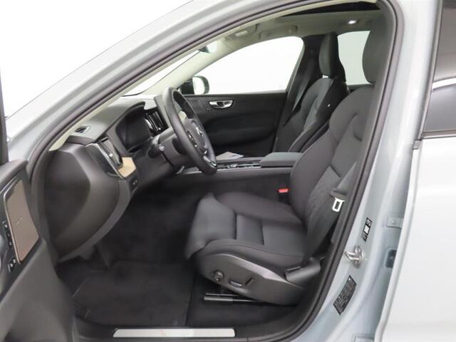 Volvo XC60 2.0 T6 Plug-in hybrid AWD Ultra Dark | Facelift | Trekhaak | Luchtvering | Harman/Kardon | 360º Camera | Panorama-Schuifdak | Adaptieve Cruise controle | Blis |