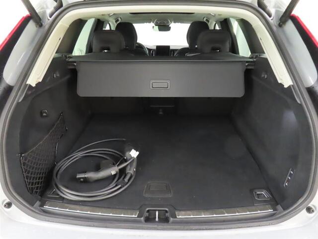 Volvo XC60 2.0 T6 Plug-in hybrid AWD Ultra Dark | Facelift | Trekhaak | Luchtvering | Harman/Kardon | 360º Camera | Panorama-Schuifdak | Adaptieve Cruise controle | Blis |