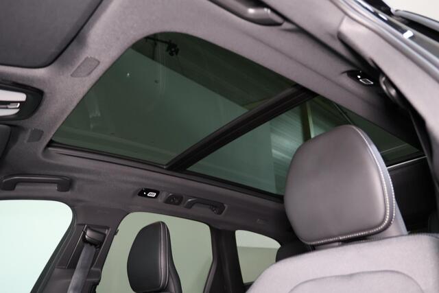 Volvo XC60 T6 Recharge AWD Ultra Black Edition - Panorama/schuifdak - IntelliSafe Assist & Surround - 360º Camera - Harman/Kardon audio - Adaptieve LED koplampen - Verwarmde voorstoelen, stuur & achterbank - Parkeersensoren voor & achter - Elektr. bedienb. voorstoel