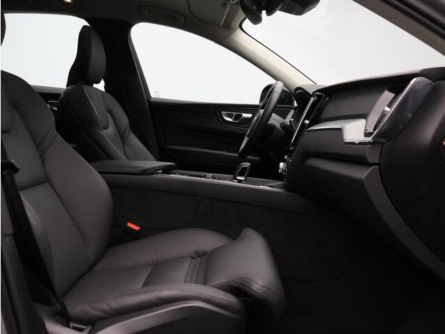 Volvo XC60 T6 AWD Plug-in hybrid AWD Plus Dark / Trekhaak / Pan. dak / Elektr. bed. stoelen / Stoel+stuur+achterbankverwarming