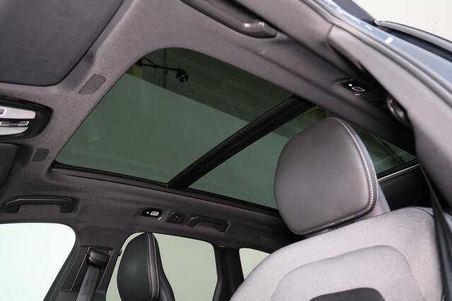 Volvo XC60 T6 Recharge AWD Plus Black Edition - Panorama/schuifdak - IntelliSafe Assist & Surround - 360º Camera - Harman/Kardon audio - Adaptieve LED koplampen - Verwarmde voorstoelen, stuur & achterbank - Parkeersensoren voor & achter - Elektr. bedienb. voorstoele