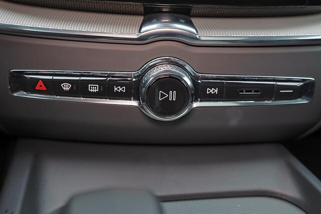Volvo XC60 T6 Recharge AWD Core Bright - Panorama/schuifdak - IntelliSafe Assist & Surround - Harman/Kardon audio - Adaptieve LED koplampen - Parkeercamera achter - Verwarmde voorstoelen, stuur & achterbank - Parkeersensoren voor & achter - Elektr. bedienb. voorstoe