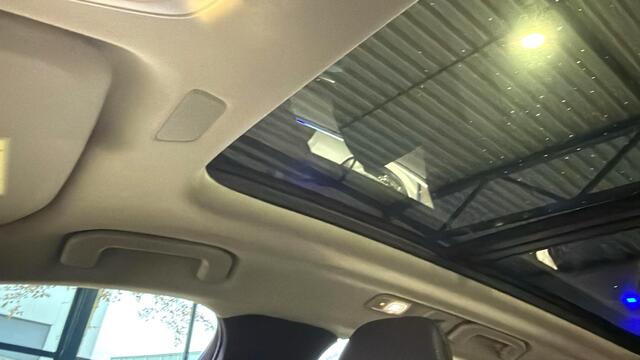 Volvo XC60 2.0 T8 AWD Recharge Long Range 335kW/455pk Aut8 Ultimate Bright LUCHTVERING + HARMAN/KARDON + PANORAMADAK + PILOT ASSIST + ADAPT.CRUISE + LANE ASSIST + STOELMASSAGE + STOELVERWARMING&-VENTILATIE + 360 CAMERA + HEAD-UP + PARKSENSOREN + 19" LM-VELGEN!!