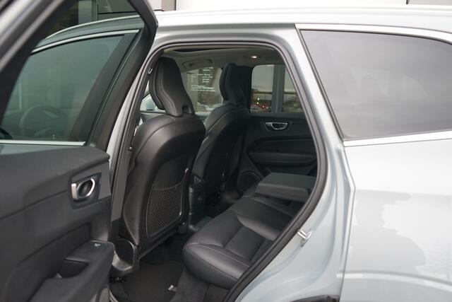 Volvo XC60 2.0 T6 Plug-in hybrid AWD Plus Bright | Elektrische trekhaak | Voorstoelen/Achterbank verwarmd |