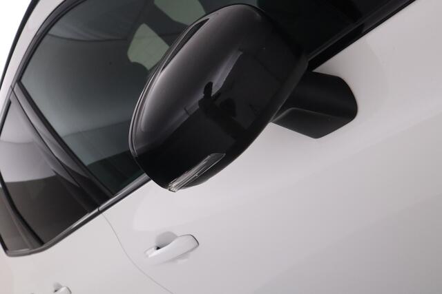 Volvo XC60 2.0 T8 Twin Engine AWD R-Design Luchtvering, Stoelverwarming, Panorama, Apple Carplay,