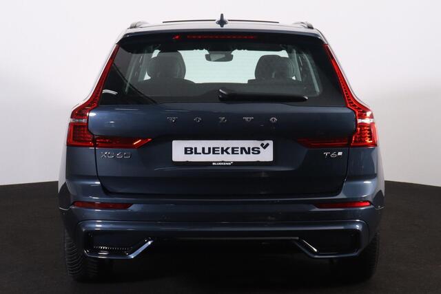 Volvo XC60 T6 Recharge AWD Plus Dark - Panorama/schuifdak - IntelliSafe Assist & Surround - 360º Camera - Verwarmde voorstoelen, stuur & achterbank - Parkeersensoren voor & achter - Elektr. bedienb. voorstoelen met geheugen - Draadloze tel. lader - Elektr. inklapbar