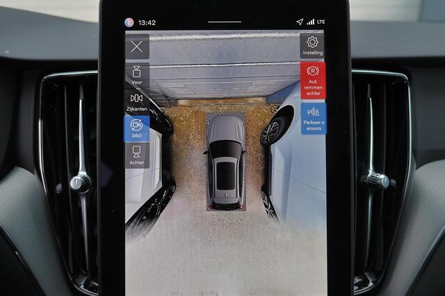 Volvo XC60 T6 Recharge AWD Plus Black Edition - Panorama/schuifdak - IntelliSafe Assist & Surround - 360º Camera - Harman/Kardon audio - Adaptieve LED koplampen - Verwarmde voorstoelen, stuur & achterbank - Parkeersensoren voor & achter - Elektr. bedienb. voorstoele