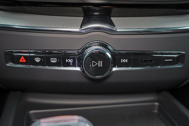 Volvo XC60 T6 Recharge AWD Ultra Black Edition - Panorama/schuifdak - IntelliSafe Assist & Surround - 360º Camera - Harman/Kardon audio - Adaptieve LED koplampen - Verwarmde voorstoelen, stuur & achterbank - Parkeersensoren voor & achter - Elektr. bedienb. voorstoel