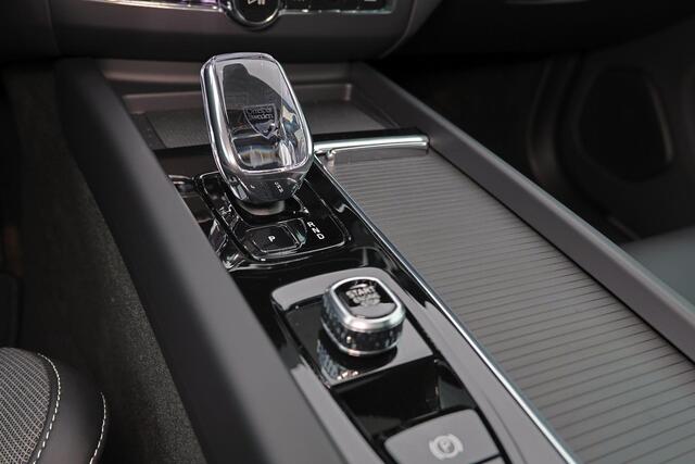 Volvo XC60 T6 Recharge AWD Ultra Black Edition - Panorama/schuifdak - IntelliSafe Assist & Surround - 360º Camera - Harman/Kardon audio - Adaptieve LED koplampen - Verwarmde voorstoelen, stuur & achterbank - Parkeersensoren voor & achter - Elektr. bedienb. voorstoel