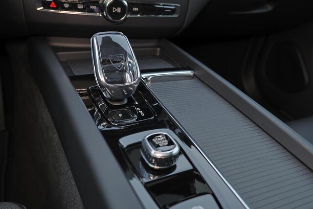 Volvo XC60 T6 Recharge AWD Ultra Black Edition - Panorama/schuifdak - IntelliSafe Assist & Surround - 360º Camera - Harman/Kardon audio - Adaptieve LED koplampen - Verwarmde voorstoelen, stuur & achterbank - Parkeersensoren voor & achter - Elektr. bedienb. voorstoel