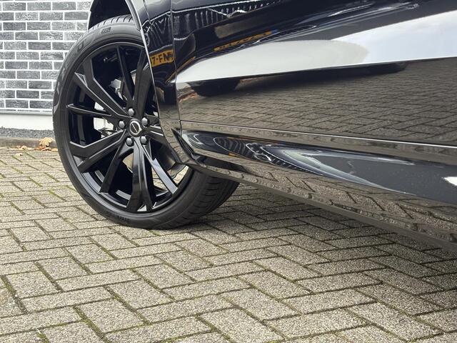 Volvo XC60 2.0 T6 Plug-in hybrid AWD Plus Black Edition | Facelift | Adaptieve Cruise Control | Panoramadak | Harman Kardon Audio | 21" Velgen | 360° Parkeercamera | Stoel-/Stuurverwarming |