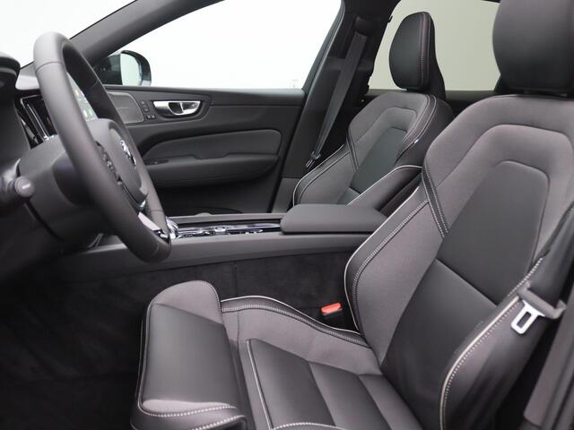 Volvo XC60 2.0 T6 Plug-in hybrid AWD Plus Dark 350PK Aut. Facelift, Pano-Schuifdak, 21" LM velgen, 360gr. Camera, Navi, Keyless, Harman Kardon Audio, Side Assist, Stoelverwarming, Adaptieve Cruise Controle