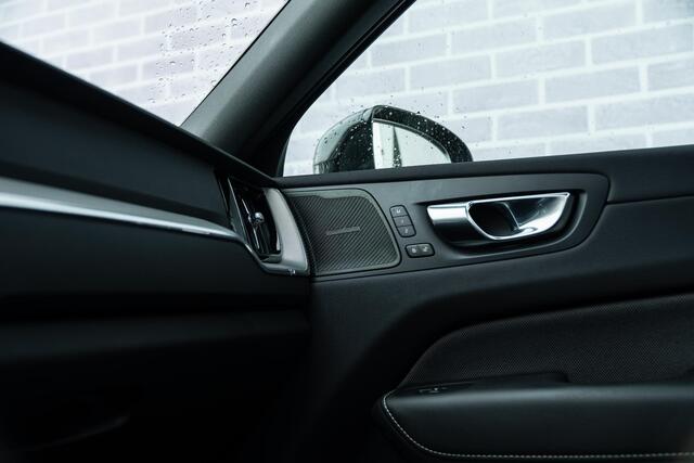 Volvo XC60 T6 Plug-in hybrid AWD R-Design Aut. | Long Range | Google Maps | Adaptieve Cruise Control | Panoramadak | Trekhaak | Harman Kardon Audio | Stoel-/Stuur-/Voorruitverwarming | Parkeercamera |