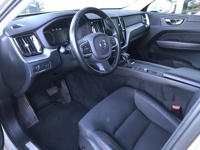 Volvo XC60 2.0 D4 Momentum Luxury Automaat | Rijklaar incl 12 mnd Bovag | Panoramadak Trekhaak Carplay/Android auto