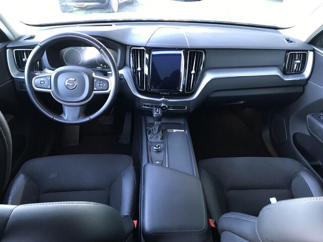 Volvo XC60 2.0 D4 Momentum Luxury Automaat | Rijklaar incl 12 mnd Bovag | Panoramadak Trekhaak Carplay/Android auto
